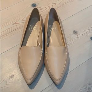 Gap light tan pointed toe flat 8.5M new